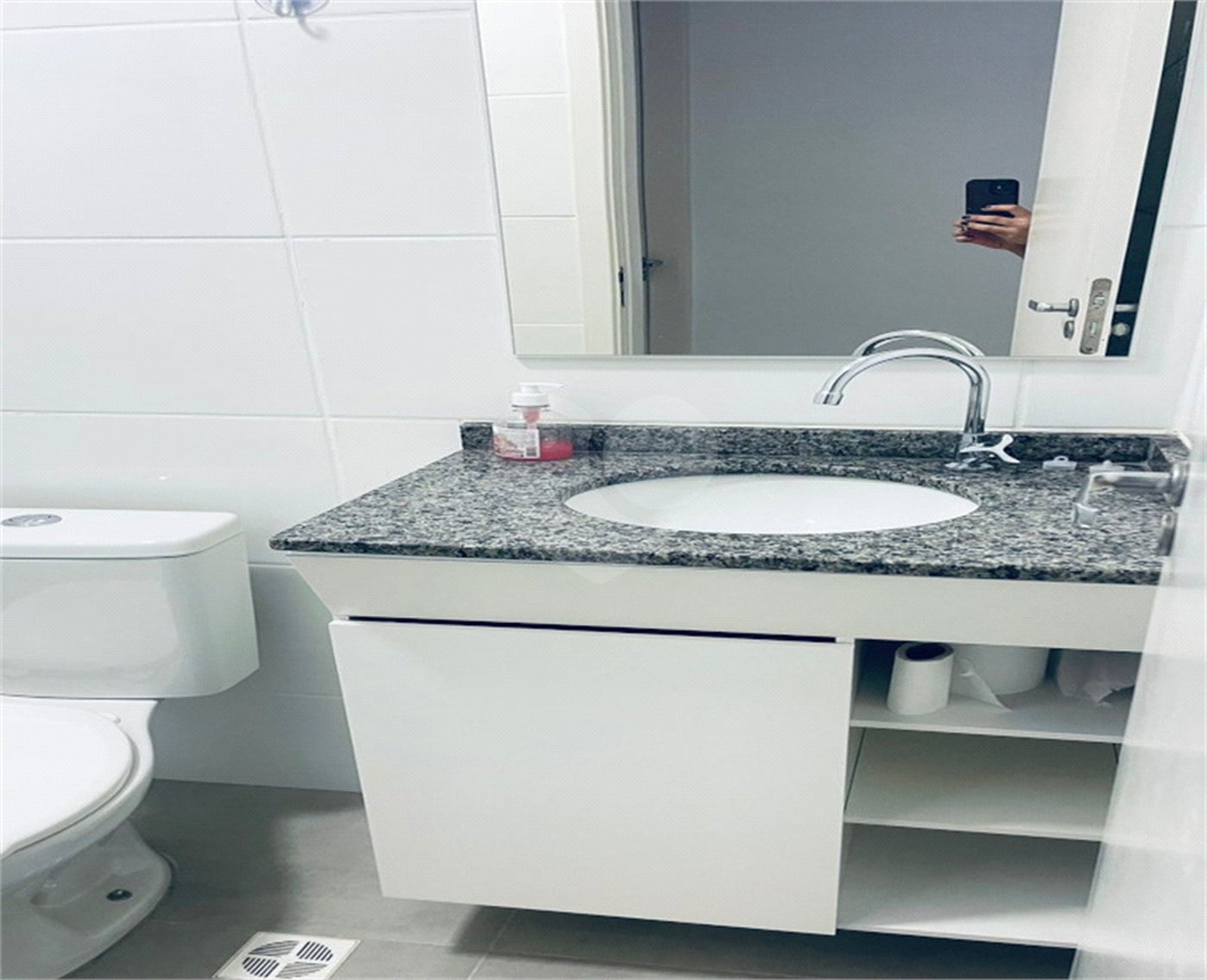 Apartamento à venda com 2 quartos, sendo 1 suíte, no condomínio Parque Dos Girassois, São Carlos - SP