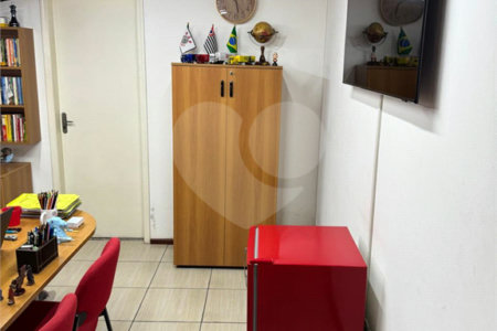 Sobrado à venda com 3 quartos, sendo 1 suíte,  em Parque dos Sabiás, Louveira, SP