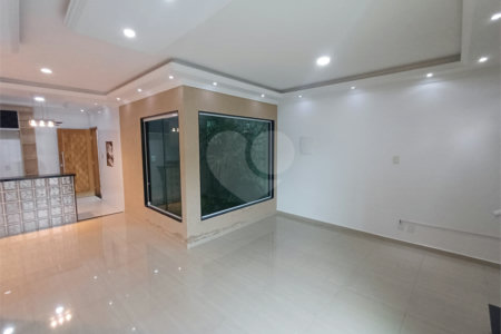 Casa à venda com 3 quartos, sendo 2 suítes, no condomínio Village da Posse, Rio de Janeiro - RJ
