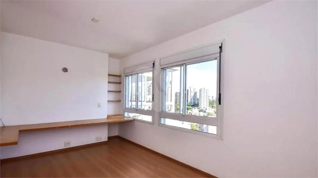 Cobertura à venda com 3 quartos, sendo 2 suítes,  em Paraíso do Morumbi, São Paulo, SP