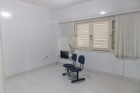 Casa à venda ou para alugar com 15 quartos, sendo 5 suítes,  no Centro, Atibaia, SP