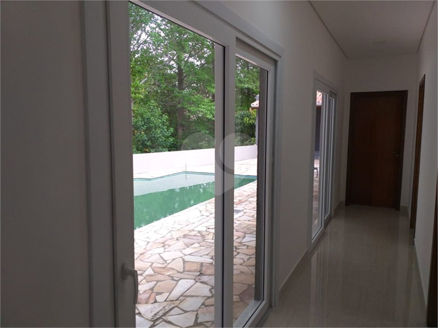 Casa à venda com 2 quartos, sendo 1 suíte, no condomínio Figueira Garden, Atibaia - SP