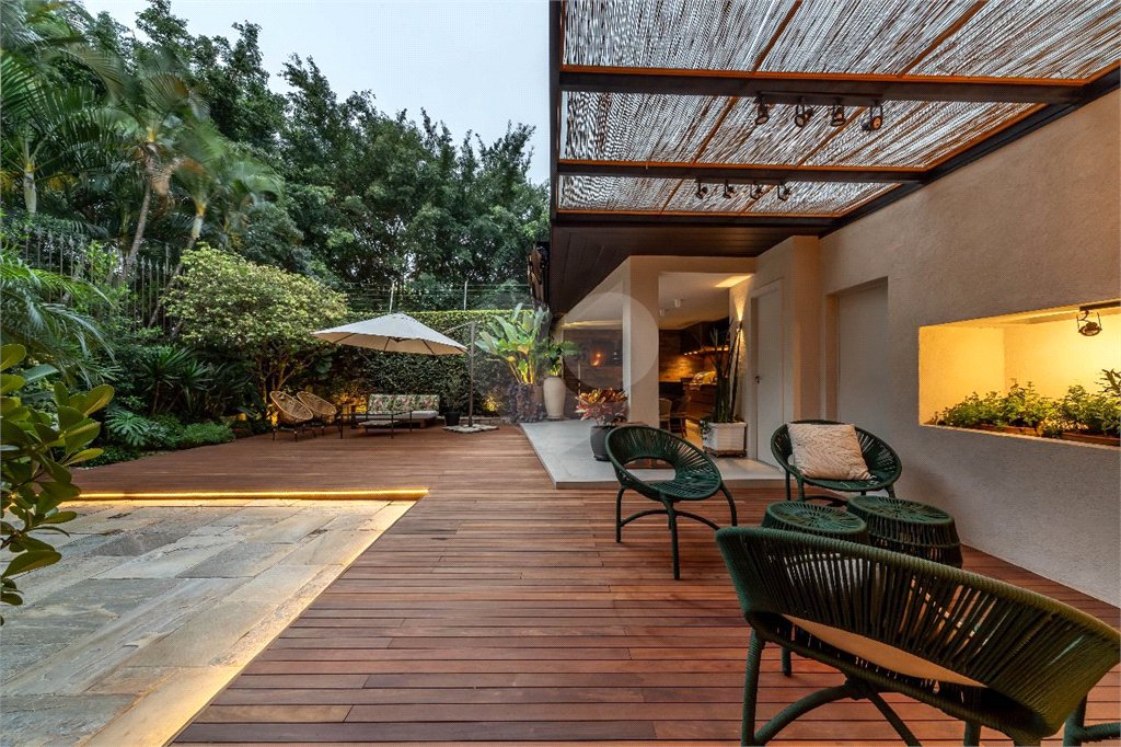 Sobrado à venda ou para alugar com 3 suítes em Jardim Everest, São Paulo, SP