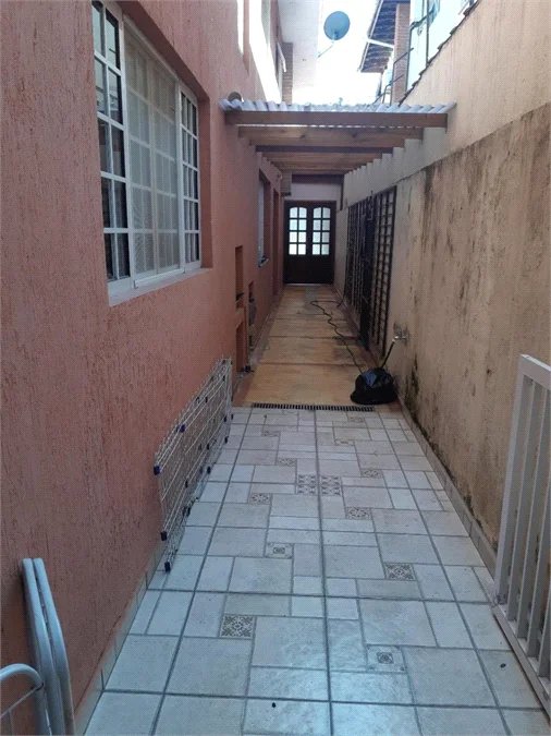 Sobrado à venda com 3 quartos, sendo 1 suíte, no Condomínio Jardim Olympia próximo ao Shopping Raposo