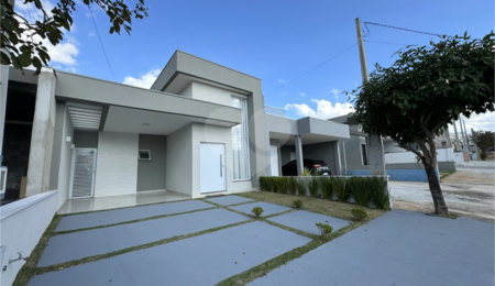 Casa à venda com 3 quartos, sendo 1 suíte,  no condomínio Jardim Guarujá, Salto - SP