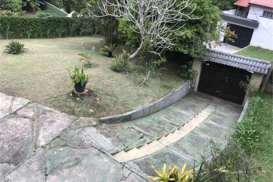 Sobrado à venda com 3 suítes em Serra da Cantareira, Mairiporã, SP