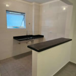 Apartamento de 01 Dormitório na Vila Caiçara — 200 m do Mar