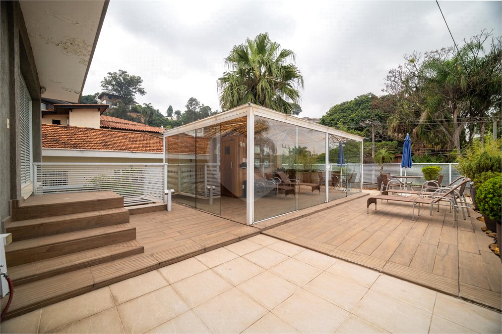 Sobrado à venda com 4 quartos, sendo 3 suítes, em Jardim São Bento, São Paulo, SP