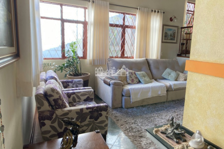 Casa à venda com 3 quartos, sendo 1 suíte, com vista deslumbrante em Recreio Maristela, Atibaia