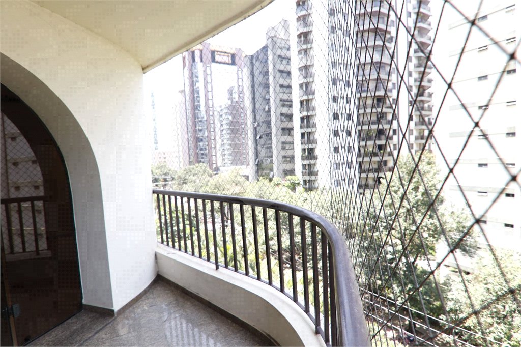 Apartamento à venda com 4 quartos, sendo 2 suítes, em Indianópolis, São Paulo, SP