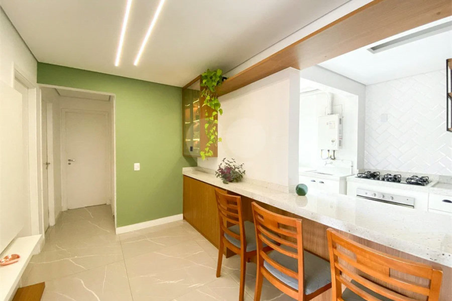 Apartamento à venda com 3 quartos, sendo 1 suíte,  em Vila Paiva, São Paulo, SP