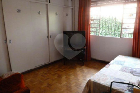 Casa Térrea à venda com 3 quartos, sendo 1 suíte, em Caxingui, São Paulo, SP