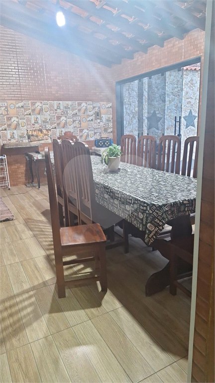 Sobrado à venda ou para alugar com 4 suítes em Sitio Paredão, Ferraz de Vasconcelos, SP
