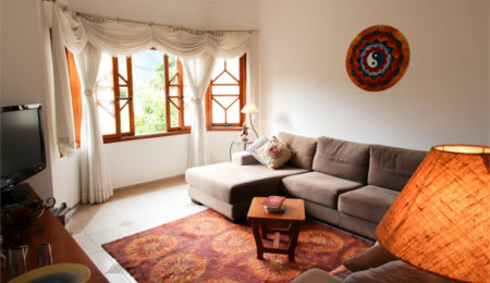 Casa à venda ou para alugar com 3 suítes em Vila Petrópolis, Atibaia, SP
