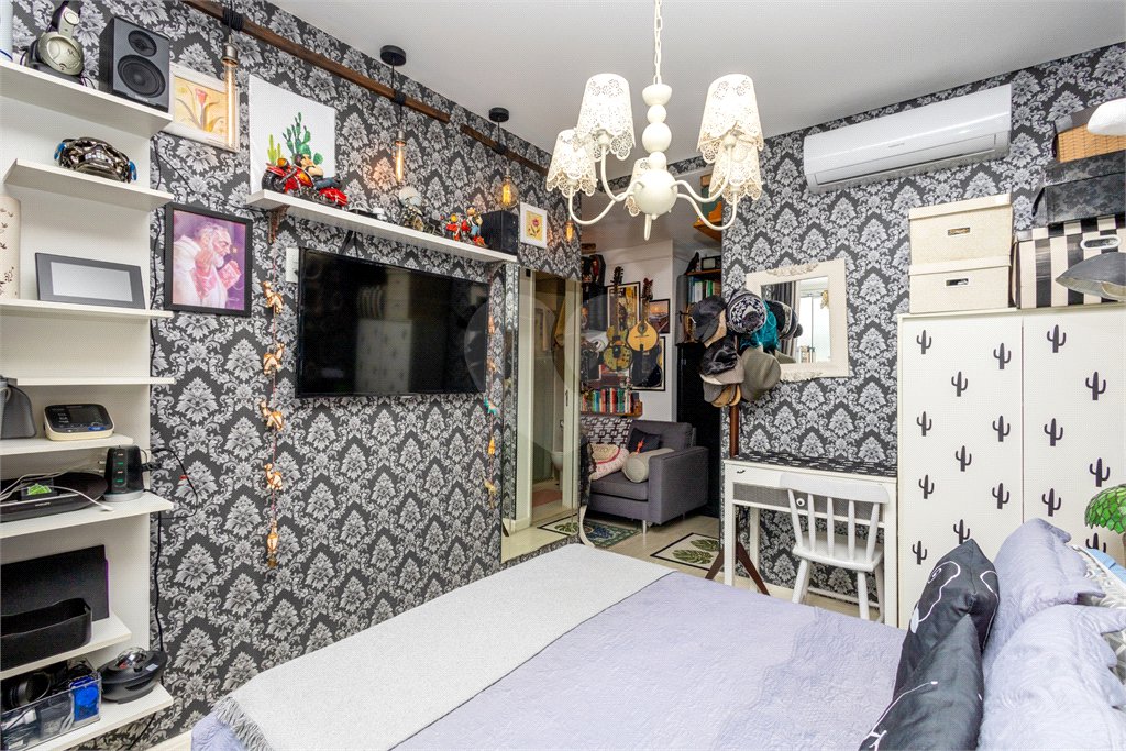 Apartamento à venda com 2 quartos, sendo 1 suíte,  em Vila Olímpia, São Paulo, SP