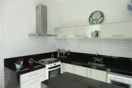 Casa à venda com 3 quartos, sendo 2 suítes, no condomínio Águas da Serra, Valinhos - SP