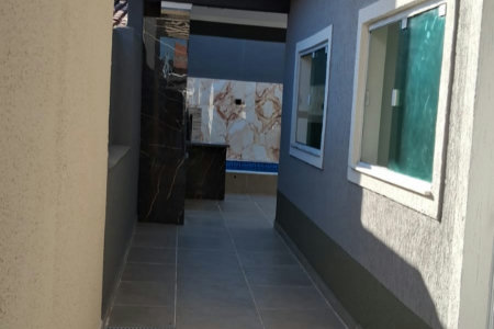 Casa à venda com piscina em Itanhaém