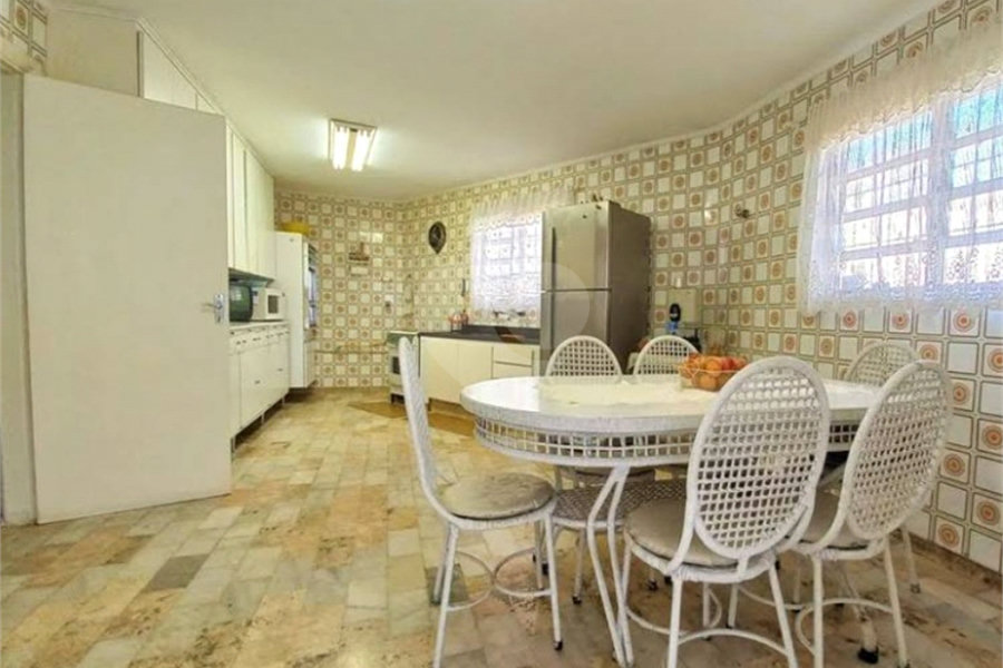 Sobrado à venda 241m² na Vila Mariana 04 dormitórios, 01 suíte e 03 vagas.