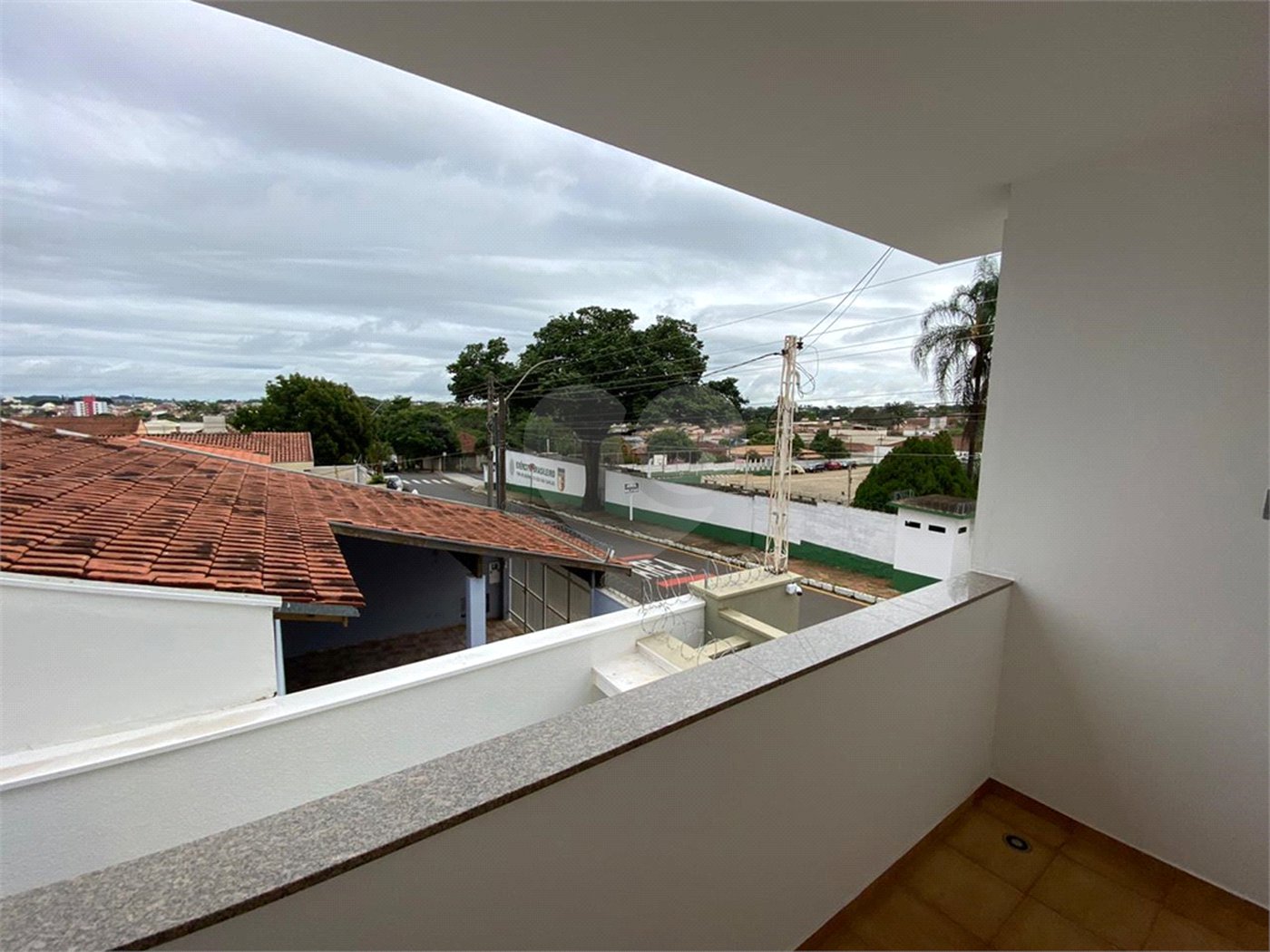 Casa Térrea com 3 suítes, sendo 1 suíte master.