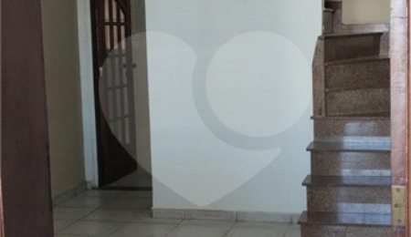 Sobrado à venda com 4 quartos, sendo 1 suíte,  em Vila Nivi, São Paulo, SP