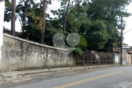 Terreno à venda em Vila Carmosina, São Paulo, SP