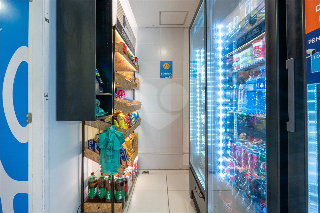 Apartamento a venda na Rua Gaspar Lourenço totalmente reformado - 2 quartos, varanda