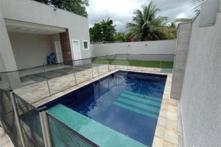 Casa à venda com 3 quartos, sendo 1 suíte, no condomínio Fazenda Cantagalo, Rio de Janeiro - RJ