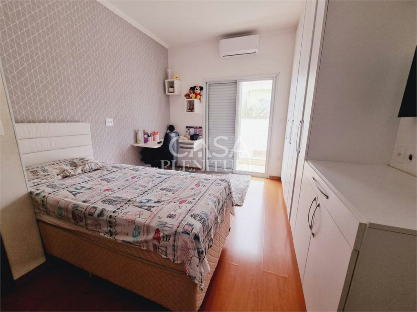 Sobrado à venda com 3 quartos, sendo 1 suíte, em Parque Residencial Villa dos Inglezes, Sorocaba, SP