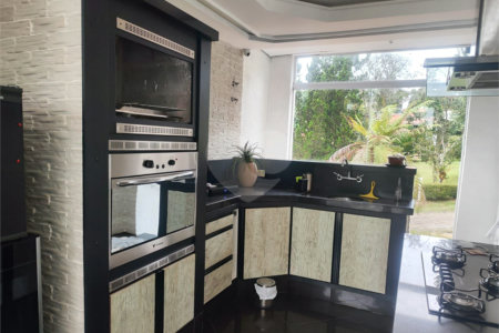 Casa à venda com 3 quartos, sendo 1 suíte, no condomínio Clube Florada Suzano, Suzano - SP