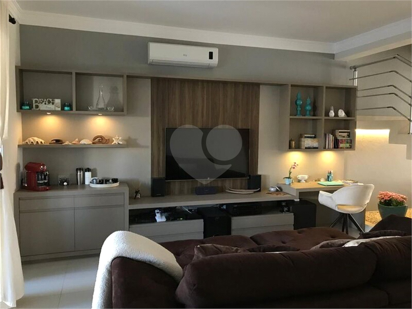 Casa à venda com 4 quartos, sendo 3 suítes, no condomínio Residencial Terra Nobre, Indaiatuba - SP