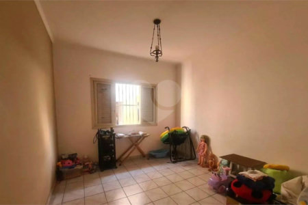 Casa à venda com 4 quartos, sendo 1 suíte,  em Jardim Trussardi, São Paulo, SP