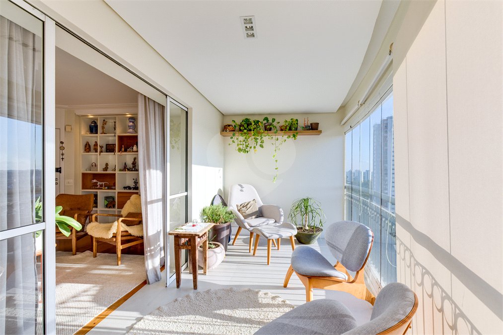 Apartamento à venda com 3 quartos, sendo 2 suítes,  em Jardim Marajoara, São Paulo, SP