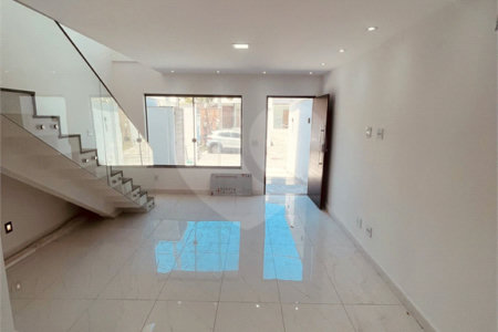 Casa à venda com 3 quartos, sendo 2 suítes, no condomínio Grand Park, Rio de Janeiro - RJ