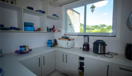 Casa à venda ou para alugar com 5 quartos, sendo 1 suíte, no condomínio Vila de Roma, São Roque - SP