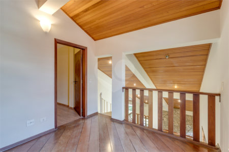 Casa à venda com 5 quartos, sendo 3 suítes, no condomínio Granja do Morumbi, São Paulo - SP