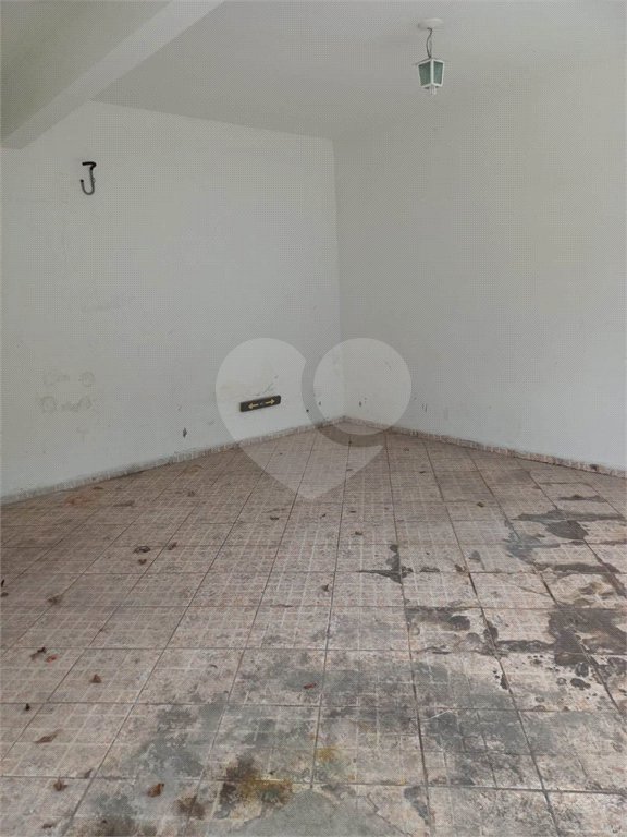 Casa à venda com 3 quartos, sendo 1 suíte, no condomínio Village St. Louis, São Paulo - SP