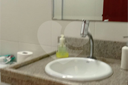 Sobrado à venda com 4 quartos, sendo 2 suítes,  em Vila Gilda, Santo André, SP