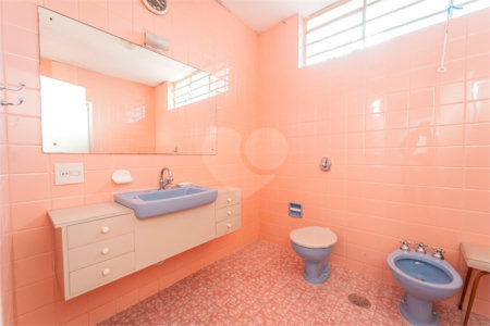 Sobrado à venda com 3 quartos, sendo 1 suíte, em Moema, São Paulo, SP
