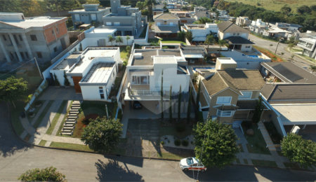 Casa à venda com 4 suítes no condomínio Figueira Gardn, Atibaia - SP