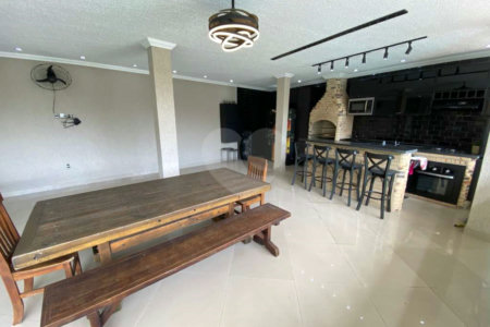 Casa à venda com 5 quartos, sendo 4 suítes, no condomínio Mansões da Prata, Rio de Janeiro - RJ