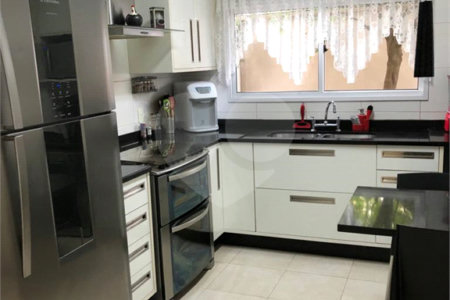 Casa à venda com 4 quartos, sendo 2 suítes, no condomínio Sunríse, São Paulo - SP