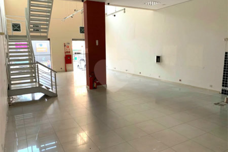 Aluga-se loja de rua, 230 m2, no Portal do Morumbi