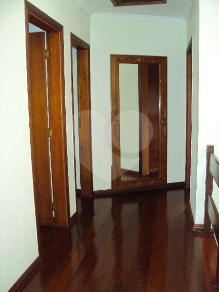 Sobrado à venda com 4 quartos, sendo 2 suítes, em Jardim Peri Peri, São Paulo, SP