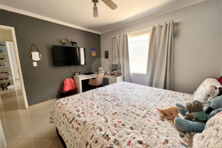 Casa à venda com 3 quartos, sendo 1 suíte, em Jardim Oriental, São Paulo, SP