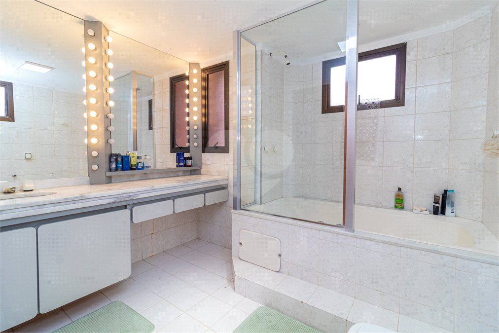 Apartamento à venda com 4 quartos, sendo 2 suítes, em Campo Belo, São Paulo, SP