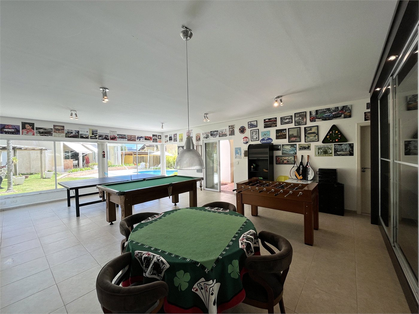 Casa à venda com 5 quartos, sendo 3 suítes,  no condomínio Village Saint Charbel, Araçoiaba da Serra - SP