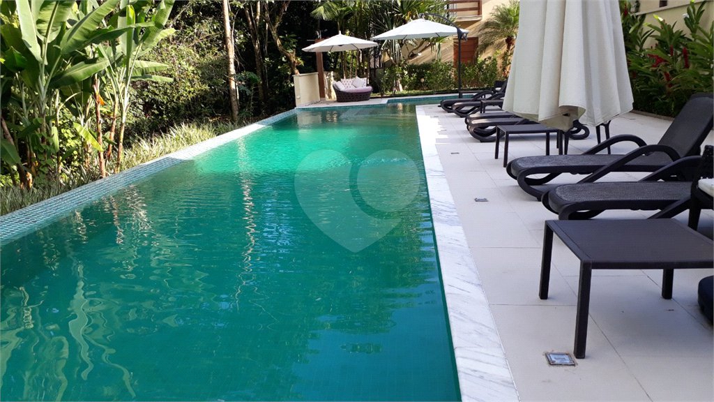 Casa à venda com 4 quartos, sendo 3 suítes, no condomínio Residencial Vila Esmeralda, São Sebastião - SP