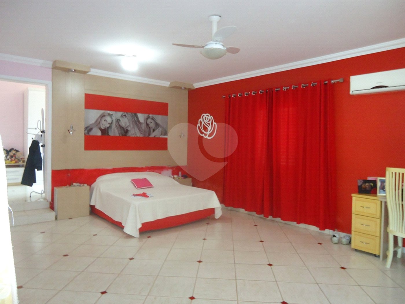 Casa à venda com 6 quartos, sendo 4 suítes,  no condomínio Monte Belo, Salto - SP