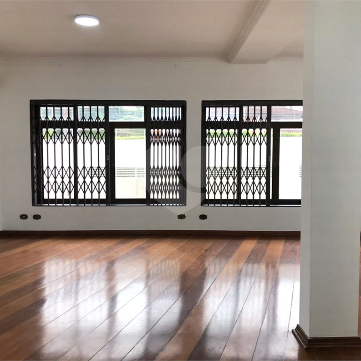 Sobrado à venda com 4 quartos, sendo 3 suítes, em Alto da Boa Vista, São Paulo, SP