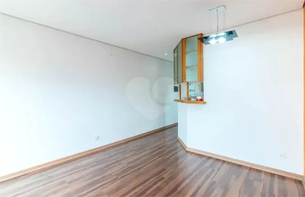 Apartamento à venda no Mandaqui com 3 dormitórios, sendo 1 suíte, sala ampla e bem distribuída, cozinha, 2 banheiros e área de serviço. O imóvel conta ainda com 1 vaga de garagem.